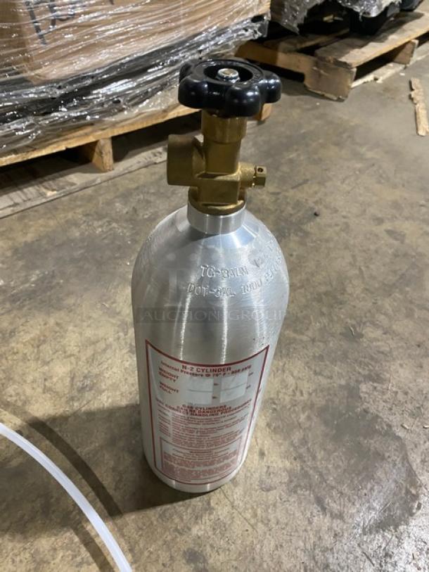 Perlick Commercial 5 Gal. Stainless Steel Cocktail Keg with N-2 Cylinder. Includes Aquatec Demand/Delivery Pump. Model KC5.