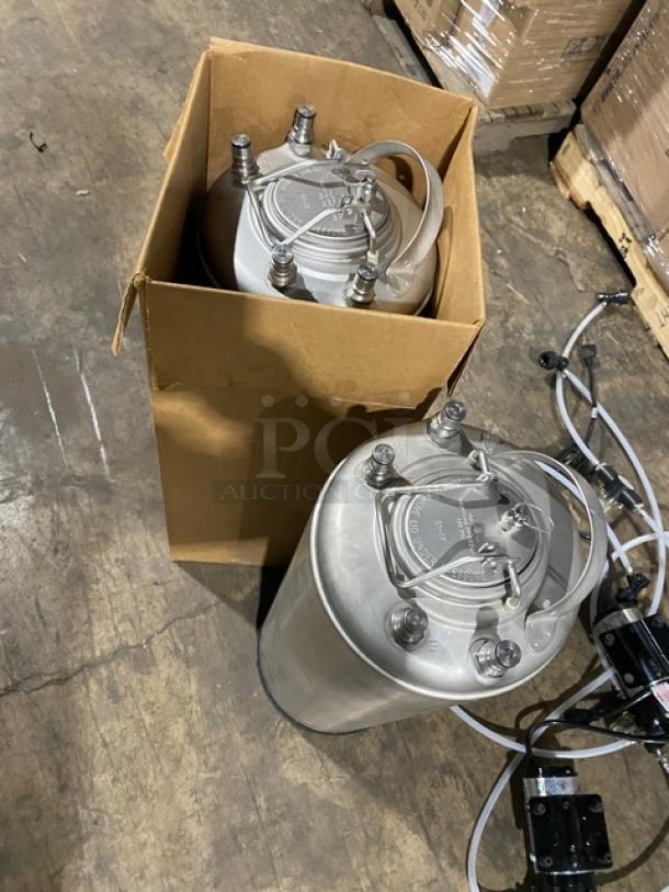 Perlick KC5 stainless steel 5-gal cocktail keg with N-2 cylinder and Aquatec pump. Excellent condition, boxed.