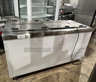 Commercial White Horizontal Ice Cream/Frozen Yogurt Dipping Cabinet! With Stainless Steel Top & 6 Flip Lids/Cover! On Casters! - Item #1223274