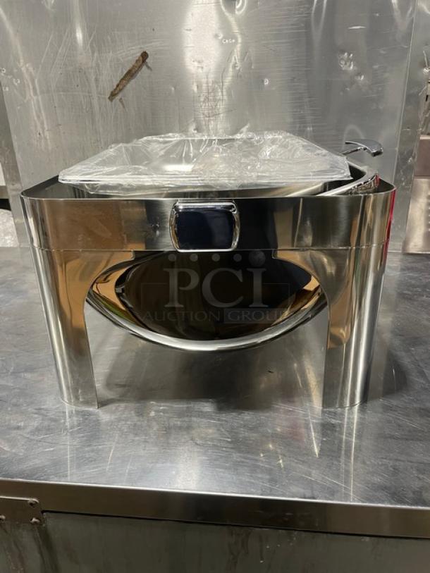 New buffet-style chafing dish, stainless steel, with handles and drop-in pan, in pristine condition.