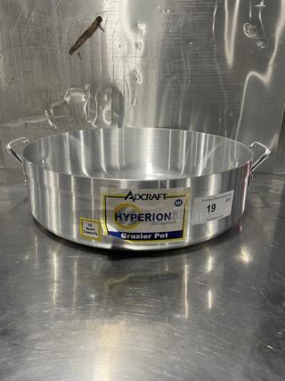 Brand new Adcraft 28 qt aluminum brazier pot, model H3-BR28, with side handles. Label indicates "Hyperion 3" series.