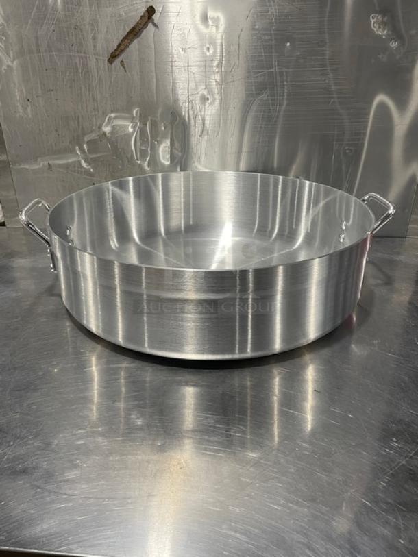 Brand new Adcraft Aluminum Brazier Pot, 28 quart capacity, Model H3-BR28, with sturdy handles, excellent condition.