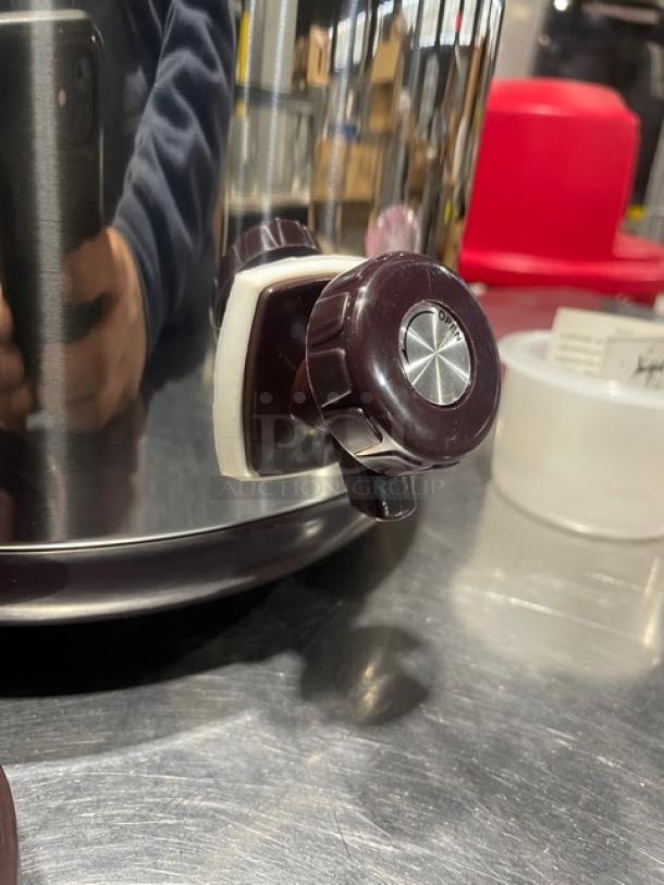 Adcraft 10 Quart Insulated Beverage Server, Model BDI-10, stainless steel, with carry handle, new condition.