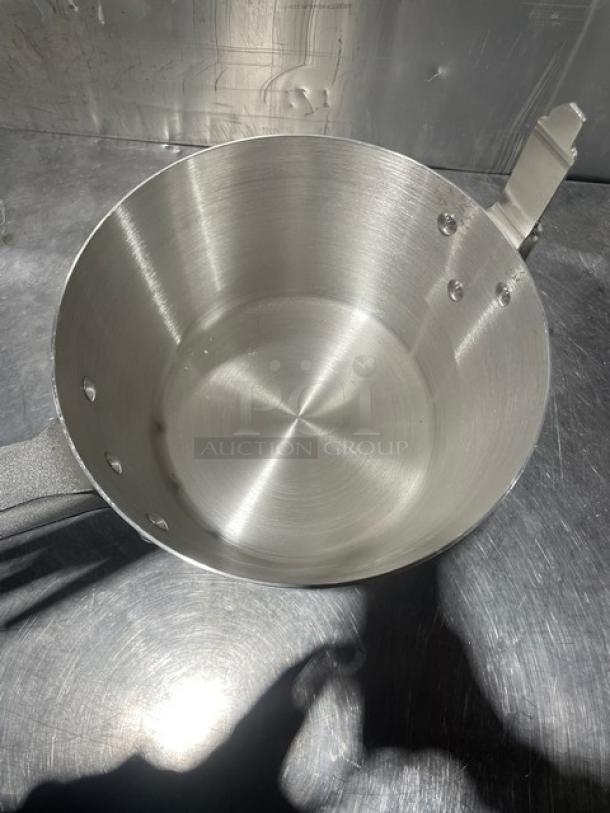 NEW Adcraft 7 Quart Fryer/Saucepan, Model H3-FP7, Hyperion 3 Series. Stainless steel, riveted handle, pristine condition.