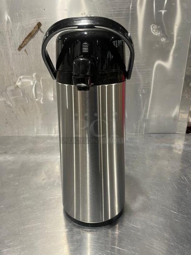 Service Ideas ECA22S Eco Air Series 2.5L air pot, glass lined, push button, new condition, stainless steel exterior.