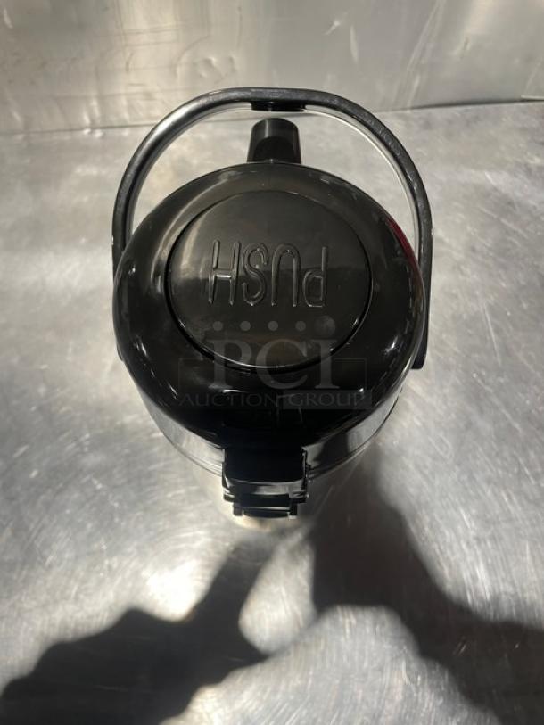 Service Ideas 2.5L Push Button Air Pot, Model ECA22S. New in box, Eco Air Series. Black with "PUSH" button on lid.