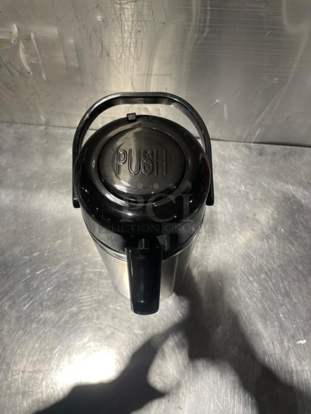 NEW Service Ideas 2.5L Air Pot, Model ECA22S, with push button lid. Glass lined. Eco Air Series. Mint condition.