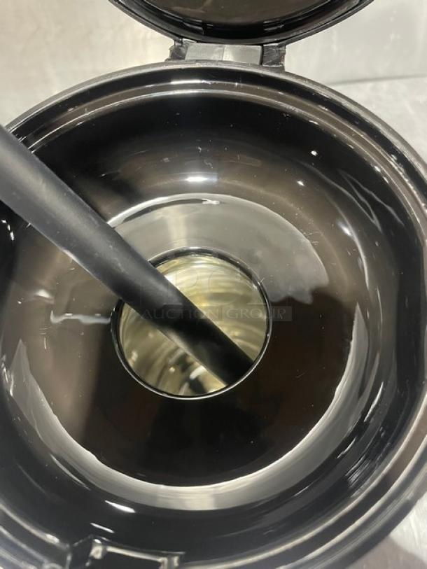 Service Ideas 2.5L Glass Lined Air Pot, Model ECA22S, push button, Eco Air Series, new condition, open lid view.