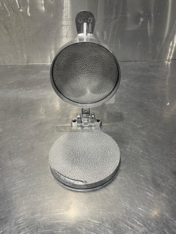 Adcraft AHM-5 aluminum hamburger mold, new condition. Textured pressing surface, hinged design.