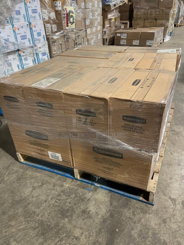 Full pallet of Rubbermaid Premier 14 Cup/3.3 L round food containers, model 1937693. Brand new with gray lids, 4 per case.