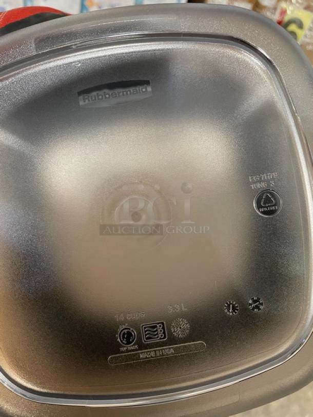 Rubbermaid Premier 14 Cup/3.3 L food container base with lid. Crystal-clear, stain-resistant. Model 1937693. Made in USA.