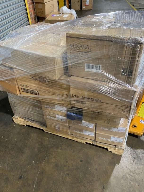 Mixed pallet with brand new commercial kitchen items; includes Libbey Pinnacle beer glasses, Winco pepper mill, and more.