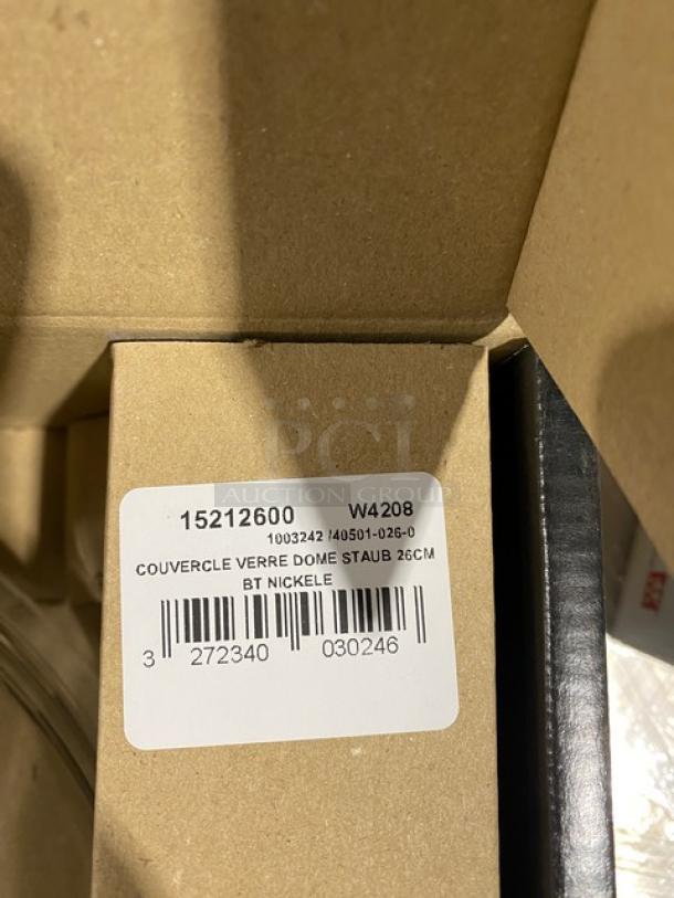 Staub glass lid, model W4208, new in box. Clear dome style, 26cm diameter, nickel finish. Box label shows model and codes.