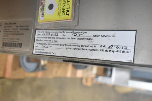 Brand new 2023 Henny Penny FPGM22172007 stainless steel gas combi convection oven with pan transport rack, 200,000 BTU. Conversion label shows date: 21.07.2023.