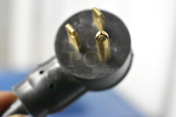 Close-up of a plug from F'real FRLB4 milkshake mixer. Three-prong design for 120 Volts, 1 Phase.