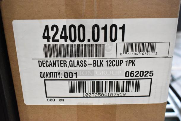 Label on box for a glass decanter, black, 12 cup, 1 pack. Model number 42400.0101. Quantity: 001.