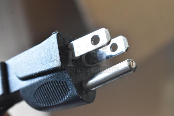 Close-up of a power plug for a 2021 VitaMix VM0145 metal countertop blender base, 120V, 1 phase. Plug condition is intact.