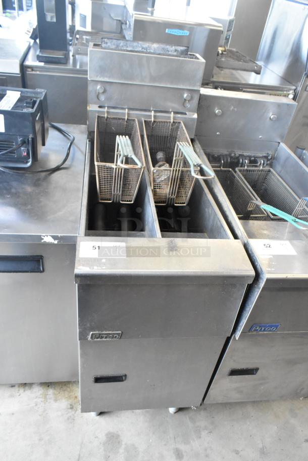 Pitco Frialator SG14T stainless steel natural gas fryer with 2 metal baskets, 100,000 BTU; commercial kitchen equipment.