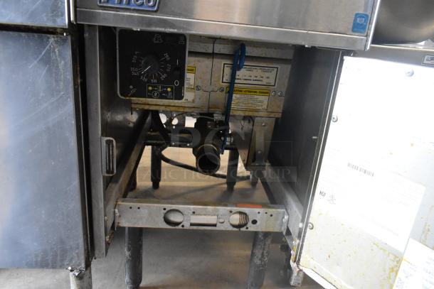 2018 Pitco Frialator SE14 stainless steel fryer, electric, with control panel. Features 2 metal baskets, 208V, 3 phase.