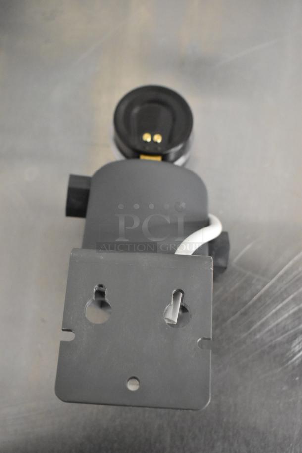 BRAND NEW 3M Valve-in-Head Filter Head with shroud and gauge; 3/8" FNPT. Slight scratch and dent visible.