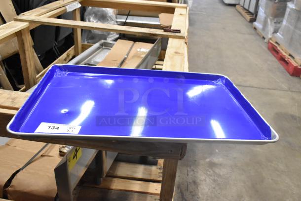 Brand new Choice 407BUNFULL full-size 18"x26" 19-gauge aluminum bun pan. Scratch and dent condition. Auction label shows quantity 7.