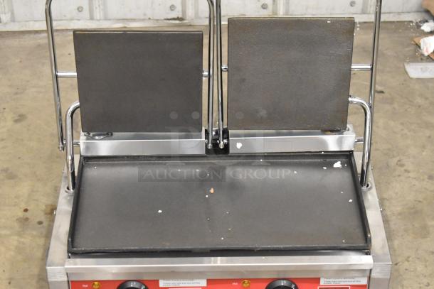 Brand new Avantco 177PG400ST stainless steel dual panini grill, smooth plates, 19 5/8" x 9 1/8" surface, 120V, minor dents.