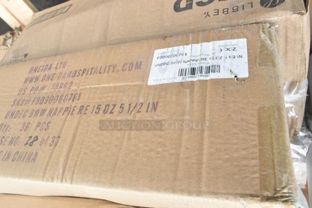 Cardboard box with Oneida branding, labeled "Undec BWW Nappiere 15 oz 5 1/2 in." Quantity: 36 pcs, made in China.
