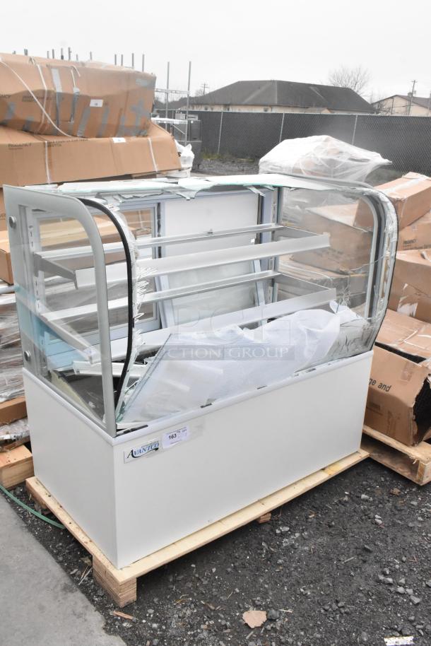 Avantco 193BC48HCW 48" curved glass bakery display case, new scratch and dent, visible glass damage, 110-120V, 1 phase.