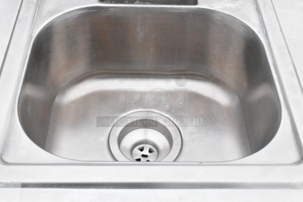 QualServ stainless steel single bay portable sink on commercial casters, excellent condition, ideal for commercial use.