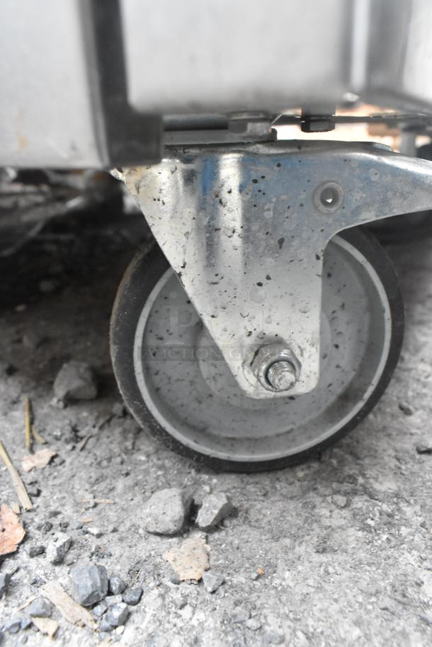 QualServ stainless steel portable sink with single bay on sturdy commercial casters. Suitable for versatile use.