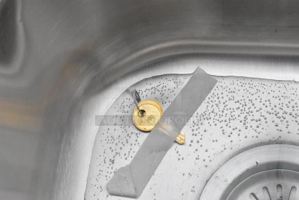 QualServ stainless steel single bay portable sink with drainage detail, commercial casters visible. Key on sink surface.