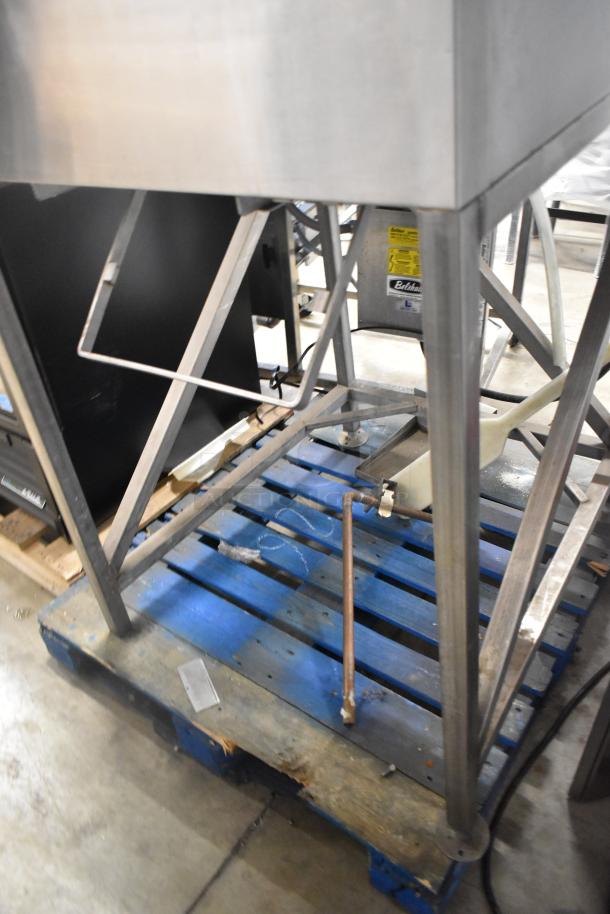 Stainless steel Kloppenberg ICS-1 ice bin with Scotsman Prodigy ice head. Commercial use, sturdy construction.