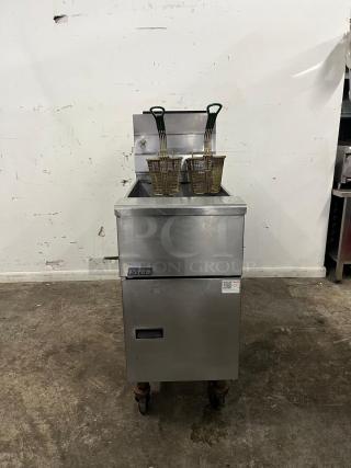 PITCO SG14-S Gas Fryer - (1) 50 lb Vat, Floor Model, Natural Gas - Item #1223927