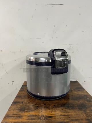 Thunder Group SEJ3201, stainless steel 30-cup rice cooker/warmer, durable, NSF/ETL certified, good condition.