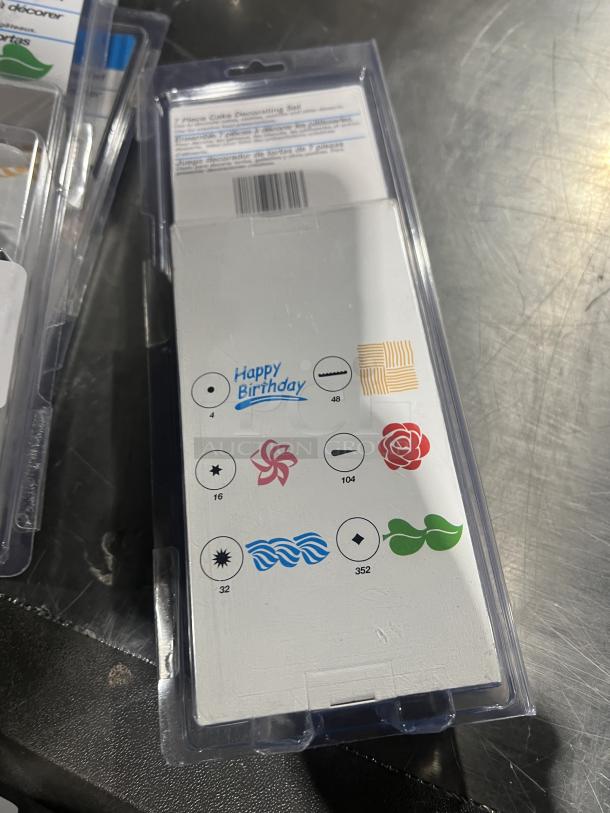 ATECO Commercial 7-piece cake decorating set, new in packaging, includes 3.5 oz syringe and 6 stainless steel piping tips.