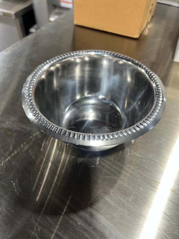 NEW Adcraft SIB-40 stainless steel ice/relish bowl, 40 oz, commercial grade, pristine condition, ribbed rim detail.