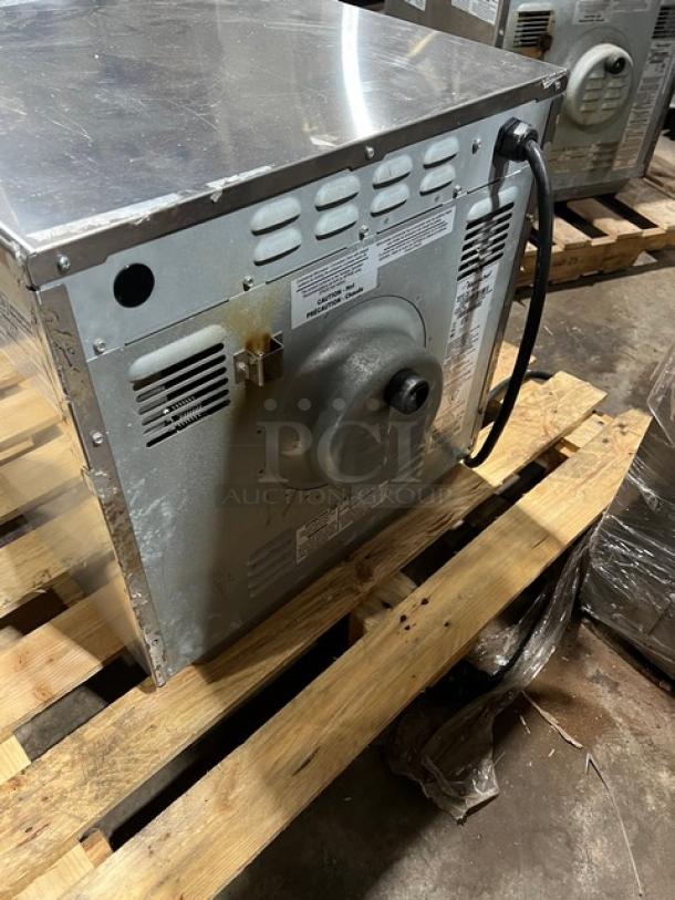 Merrychef eikone4 rapid cook countertop convection oven. Stainless steel exterior, digital controls, wired racks, 208/240V.