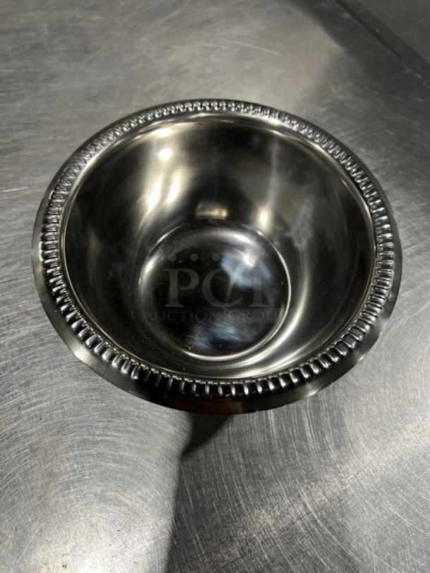 NEW Adcraft SIB-40 stainless steel ice/relish bowl, 40 oz. capacity, polished finish, decorative rim, excellent condition.