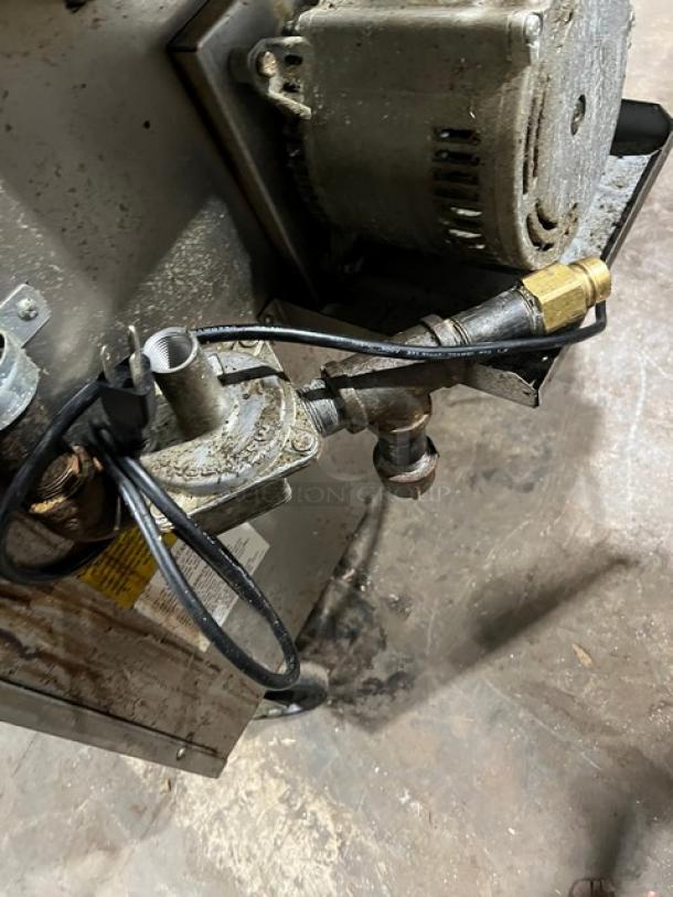 Southbend P36A-TTT stainless steel natural gas flat-griddle range and oven combo. Features wired racks, on casters. Serial: 25B17419.