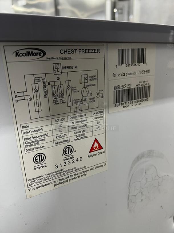 KoolMore SCF-20C commercial chest freezer, white, with poly coated basket, model SN: BB67871139149000002, 115V.