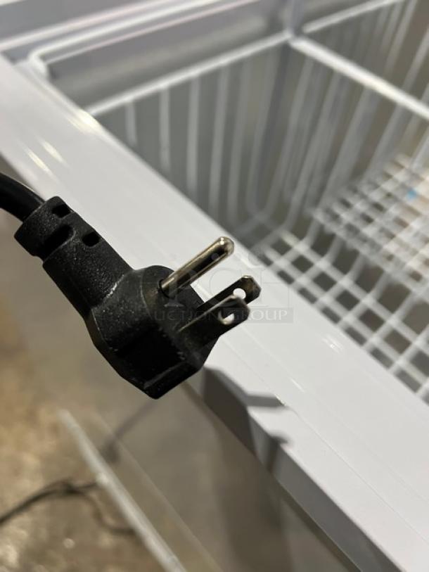 KoolMore SCF20C commercial chest freezer, white, with poly-coated basket and 115V plug, 2024 model, like new condition.