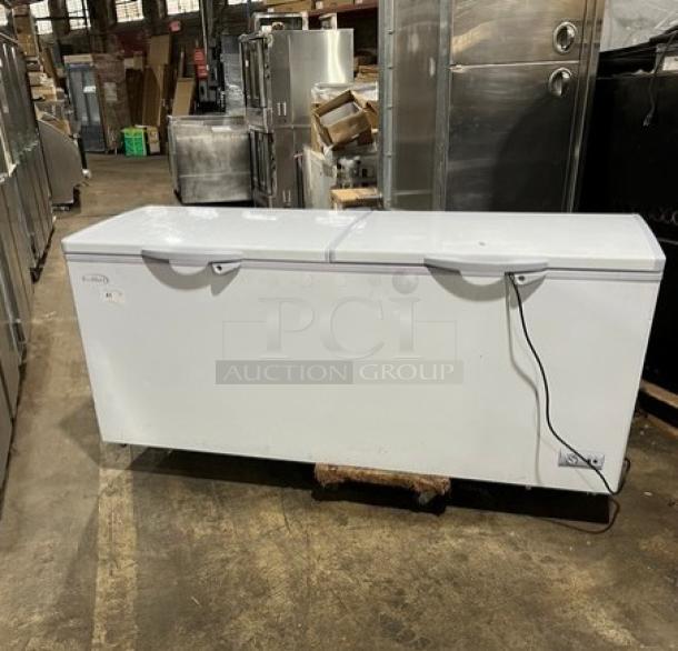 KoolMore SCF20C commercial chest freezer, 2024 model, white, includes poly-coated basket, 115V, SN: BB67871139149000002.