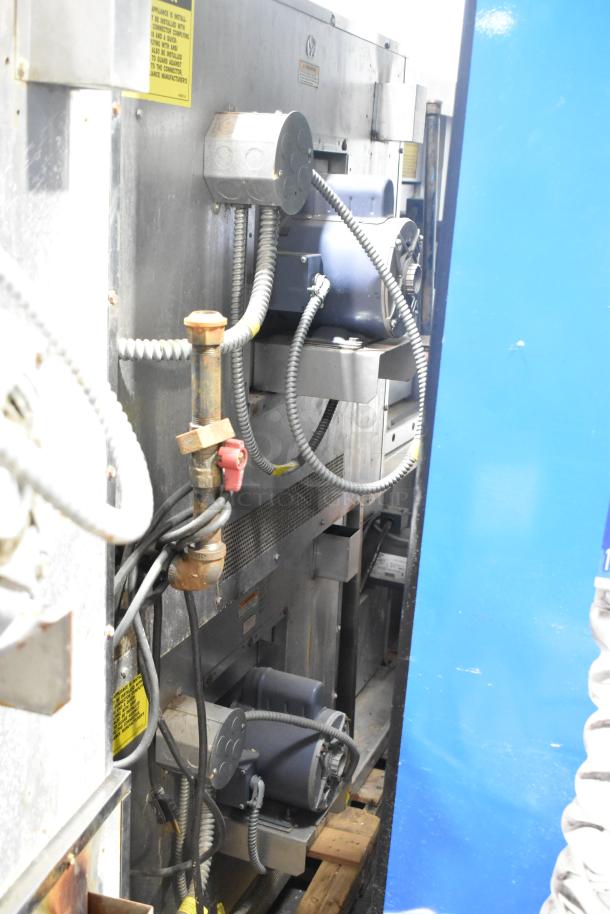 Vulcan VC6GD-SEFCAM stainless steel commercial gas convection oven, metal racks, thermostatic controls, good condition.