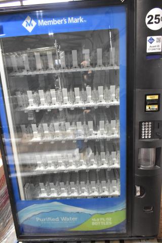 Crane 5800-4 Metal Commercial Vending Machine, 115 Volts, 1 Phase. - Item #1223550