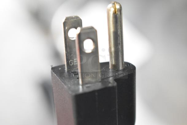 Close-up of plug for the 2024 Hobart HTi-LH4W Metal Countertop Scale with Label Printer. Compatible with 120/208-240 Volts.