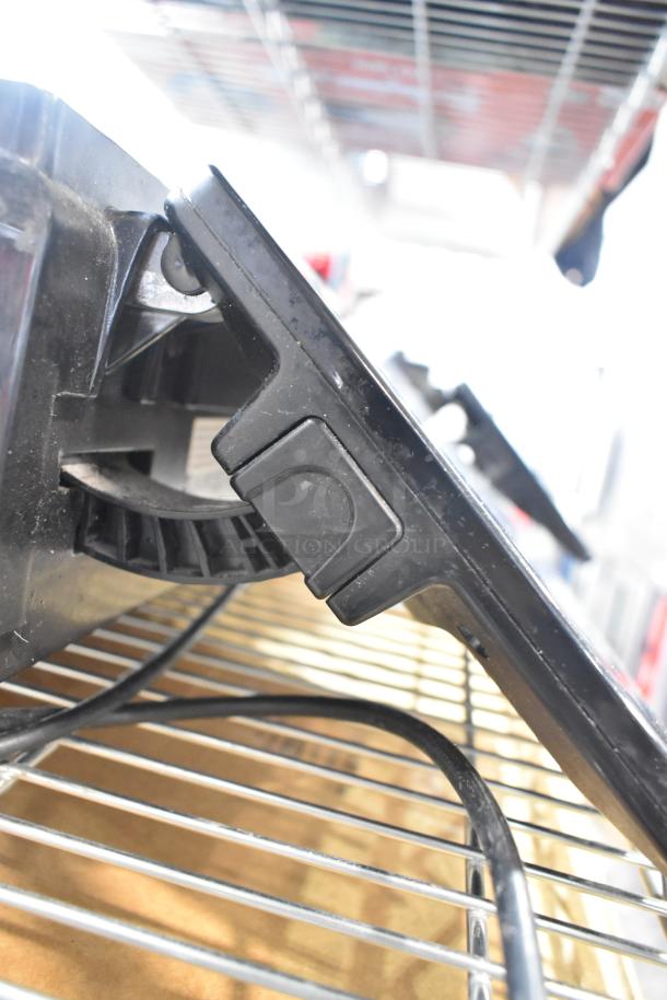 2017 Hobart HTi-7LH26 countertop scale with label printer, missing plate, 120/208-240V, 1 phase, tested working.