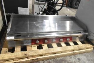 BRAND NEW SCRATCH AND DENT! Avantco Stainless Steel Commercial Countertop Flat Top Griddle w/ Thermostatic Controls. - Item #1223596