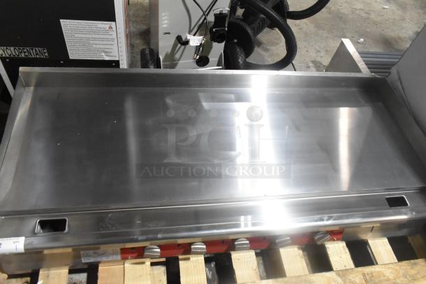 Avantco stainless steel commercial countertop flat top griddle with thermostatic controls. Brand new, scratch and dent condition.