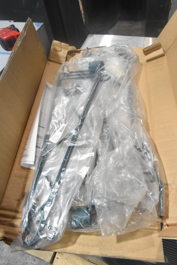 Brand new Focus FPMB18SGN brackets and Update PC-1/RT pan cover in original packaging, scratch and dent condition.