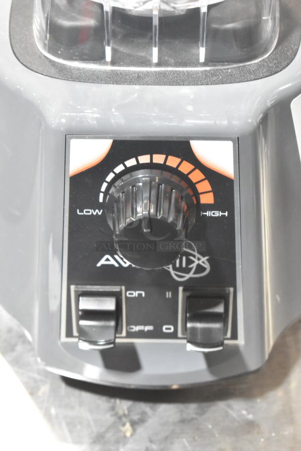 BRAND NEW AvaMix 928BL2VS 2 hp commercial blender with toggle control, variable speed, and dial. Scratch and dent condition.